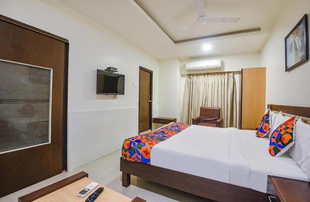 Hotel Leela Grand Inn วิเจยาวารา ภายนอก รูปภาพ