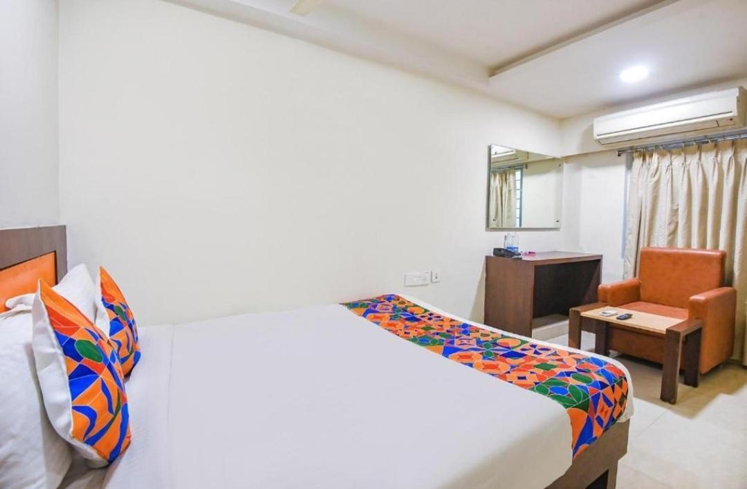 Hotel Leela Grand Inn วิเจยาวารา ภายนอก รูปภาพ