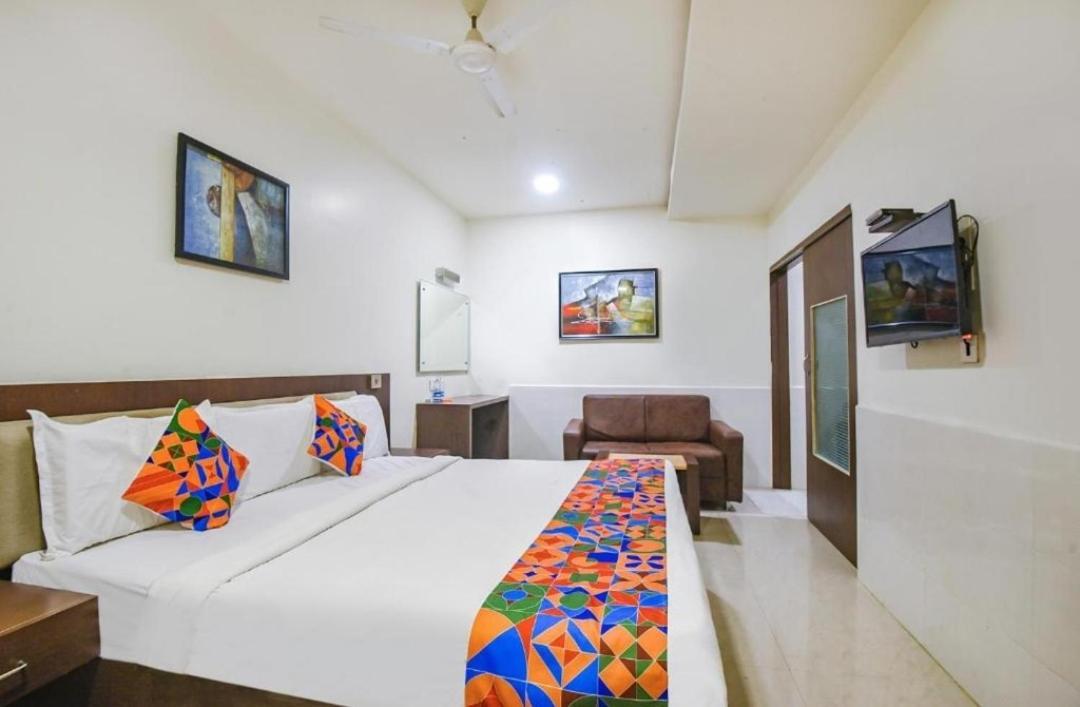 Hotel Leela Grand Inn วิเจยาวารา ภายนอก รูปภาพ