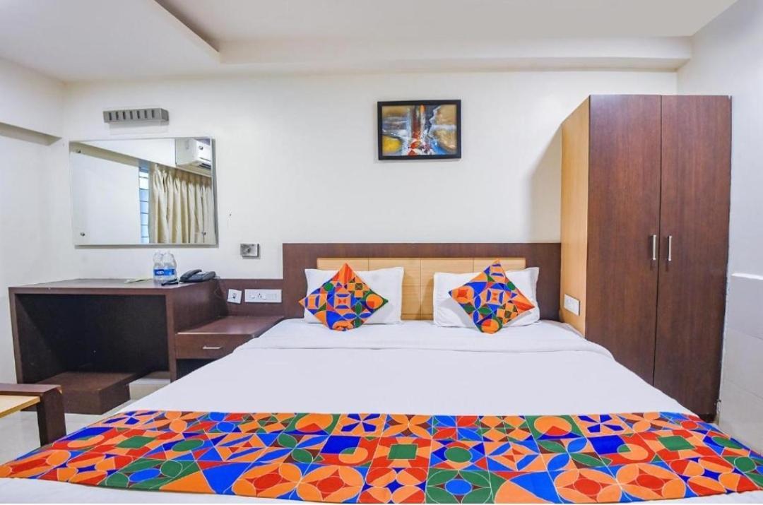 Hotel Leela Grand Inn วิเจยาวารา ภายนอก รูปภาพ