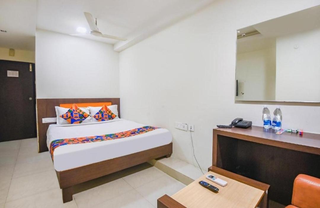 Hotel Leela Grand Inn วิเจยาวารา ภายนอก รูปภาพ